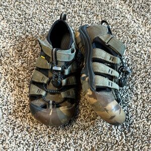 Kids Keens Size 3